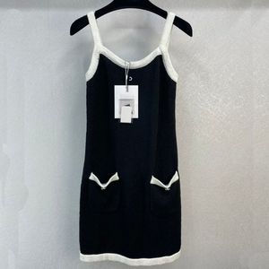 23SS 女性のウールニットドレスシャツドレス文字ボタン付きガールズミラノ滑走路タンクトップ A ラインボディコンノースリーブデザイナードレスハイエンドプルオーバーシャツ Tシャツ