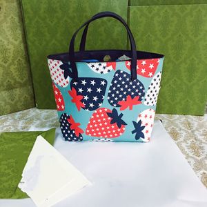 Designer Strawberry Princied Bolsa Kids Cartoon Cat Carta Bags 2023 Luxury Big Girls Messenger Messenger Bag A9610