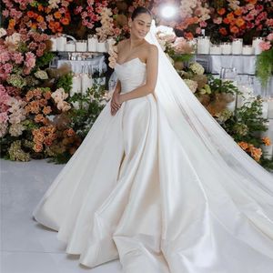 Designer Pleated Wedding Dresses Strapless Neckline Bridal Gowns Princess A Line Chapel Train Satin Vestido De Novia