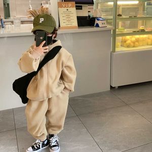 子供たちはPCSをセットしますhoodiessweatpants厚いレジャーボーイガール服冬の新しい韓国スタイルの頑丈な笑顔の顔の子供スーツ