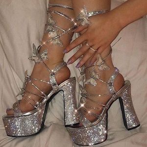 Sandalet Platformu Kadınlar Için Lace Up Kelebek Şeker Kız Moda Gümüş Bling Ayakkabı Yüksek Kaliteli Süper Topuklu Marka 230213
