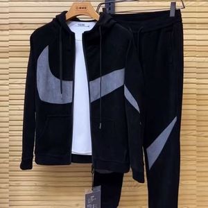 Tuta da uomo Completi da due pezzi Giacche Pantaloni con cappuccio con lettere Stile moda Primavera Autunno Capispalla Set sportivo Tute Giacca Top Abiti Taglia asiatica M-4XL