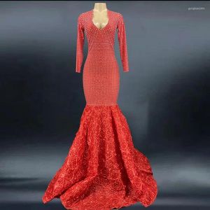 Сценическая одежда мод Show Red Rose Платья Full Stones Вечерние празднование длинного платья поезда Женская выпускная одежда на день рождения Большой хвост костюм