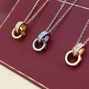 Collana con pendente d'amore dal design classico di alta edizione per donne Ragazze Ciondoli a doppio anello Collana con pendente di moda in acciaio al titanio 316L con diamanti Gioielli da sposa