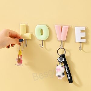 Kunststoff LOVE Shaped Aufhänger Haken Handtuch Schlüsselbund Hut Kleiderbügel Englisch Brief Wand Haken Tür Rack Dekoration Schlüsselhalter BH8220 TQQ