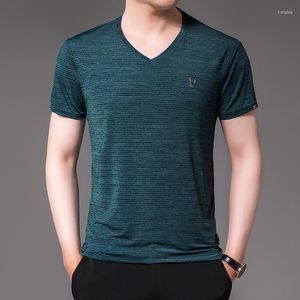 Herr t shirts 2023 sommar v hals herr t-shirts lyx kort ärm fast färg is silk male korea casual slim fit man tees 3xl