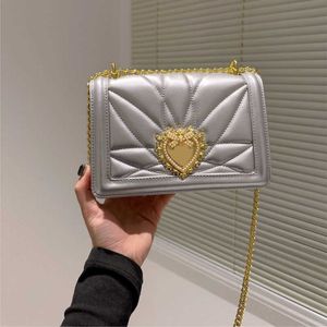 OG Designer Designer Luxury Silver Shoulder Crossbody Väskor Kvällskedjesäck för kvinnor Klassiska kärlek Metallplåt Telefonmynt Purse Totes 230627BJ