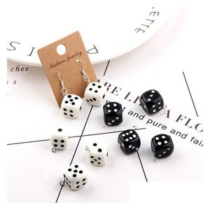 Uroki 10pcs/pakiet 15 mm Dice żywica DIY DIY DOTYCZNE DO BRANDELETOWY KOKŁACJA BINEGRY ZNALEZIONO HANDMADECHARMS DOSTAWA 202 DHD6C