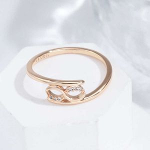 Pierścienie opaski minimalistyczne podwójne skręty białe cyrkon pierścienie geometryczne dla kobiet 585 Złoty kolor prosty biżuteria imprezowa codzienna noszenie szczupłe pierścienie G230213