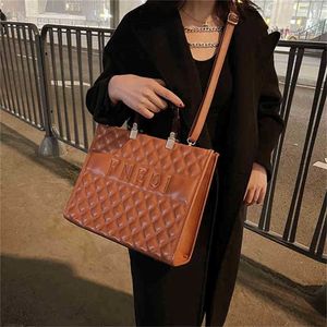 Designer handbag Store 70% Off Handbag Explosive models Handbags Lingge hand autumn and large embroidered wire lattice bag1BYA sales