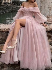 Abiti da ballo a trapezio rosa 2023 Manica lunga con spalle scoperte Tulle Paillettes Fessura Abito da sera formale Vestidos De Fieast Robe De Soiree