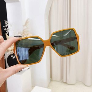 Solglasögon Unisex Vintage Trendiga Fyrkantiga Kvinnor Män Metall Gångjärn Överdimensionerade solglasögon Kvinna Orange Gröna nyanser Oculos UV400Solglasögon