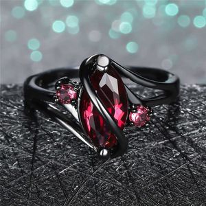 Anéis de banda charme feminino folha vermelha anel de cristal vintage 14kt preto ouro anéis de noivado para mulheres luxo oco zircon casamento anel de banda g230213
