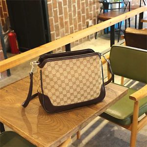 Clearance Outlets Online Handtaschen Damentaschen können in gemischten Chargen im großen Stil im Netzwerk Red Tide und im amerikanischen einfachen, vielseitigen, großen, weichen Leder angepasst werden