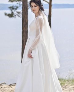 Bröllopsklänning A-Line V-Neck Tank Illusion Tulle Full Hylsa Backless Satin Floor Length Sweep Train Simple Bride Gown 2023