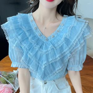 Kvinnors blusar 2023 Summer Style Temperament Celebrity Stitching Ruffle Edge Nail Bead V-ringen Hollow Out Lace Blouse Women 115J 625-3