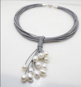 Hänge halsband kvinnor smycken handgjorda gåva vit pärla flerskikt halsband äkta grå läder naturligt sötvatten magnet lås