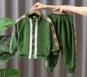 Kläddesigner Black Kids Girl Boy Clothing Set Cardigan Sweatpants Tracksuits Spring Children Coat