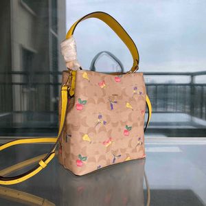 Hot Totes Print Designer Bag C-Letter Tote Bag Womens Luxurys Handbag Leather Bucket Bags Casual Purse Pink Butterfly Shoulder Bags Female Wallet 230207