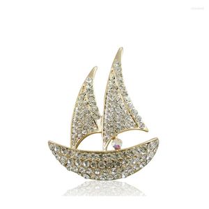 Broşlar klasik şanslı yelkenli tekne broş kadınlar için erkekler takım elbise pin kalite parlak kristal rhinestone düğün 18k altın kaplama mücevher