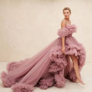Dusty Pink High Low Evening Party Dress Ruffles al largo della spalla Lungo Tulle Donne Prom Abito formale Photoshoot Robe de Soiree 2023 Nuovo