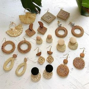 Orecchini pendenti fatti a mano in legno di rattan con ciondolo da donna in legno rotondo geometrico etnico bohémien gioielli da spiaggia