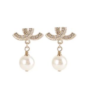 Diamond Pearl Dropering Earring French Luxury Brand Orecchine dorate Lettera di moda Fashion Designer per Women Party Gift Wedding Cleadelier Orenings