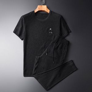 Herrspårar Summer Mens Set (T-shirt byxor) Luxury Wrinkle Tyg handgjorda pärlor MAN SETS STORLEK 4XL BRODERAD CASUAL MANA