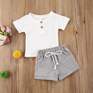 衣料品セット夏のカジュアル幼児の男の子の女の子の衣装スーツホワイトボタンコットンリネンTシャツトップストライプパンツPCS幼児ベビーセット