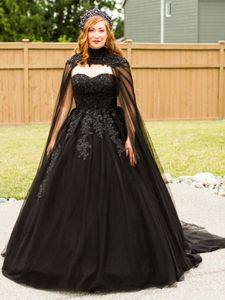 Retro Schwarzes Gothic Hochzeitskleid 2023 Boho Chic A-Linie Spitze Rustikale Brautkleider mit Umhangkorsett Perlen Prinzessin Braut Damen Robe De Mariee Dentelle