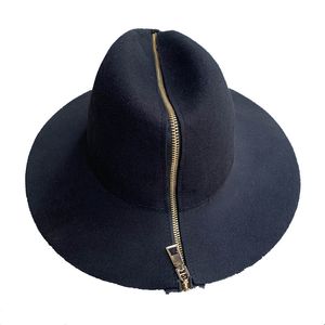 Cappelli a tesa larga Bucket Zipper cappello fedora poco profondo retro signore di lana catena punk europea novità berretto piatto uomini moda di strada tendenza selvaggia 230214