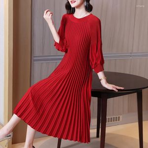 Casual Dresses Miyake Pleated Dress Women 2023 Spring Red Style medelålders Mother Loose Girls Plus Size Women's Clothing Slimming