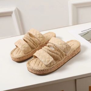 Designer hampa rep gräs sandal sammet sandaler kristall kalv läder casual skor kvinnor väver tofflor quiltad plattform alfabet mode fiskare sko med låda