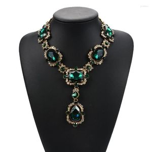 Choker Fashion Trend Green Alloy Glass Crystal Collar Chain med kvinnors bröllopsklänning Set Gem Water Drop Halsband smycken gåva