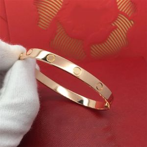 Iced Out Love Jewelry Luxurious White Gold Armband för kvinnor Mängåvor Faders dag Titanium Steel Metal Diamond Letter Bangle Thick Designer Armband E23