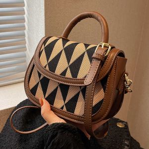 Totes This Year's Popular Small Bag Women's New Fashion Autumn and Winter Messenger Design Portable Saddle