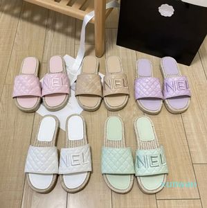 Braid Straw Sole Beach slippers Women Classic Flats thick Bottom heel Summer Lazy Designer fashion flip flops quilted leather lady Slides shoes Hotel Bath Sandal