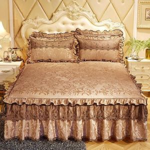 سرير تنورة 3 أجزاء من الفراش مجموعة غطاء الفراش الفاخر مجموعة الأسرة الدافئة على السرير تنورة السرير مرتفعة لحجم كوين مع وسادة 230214