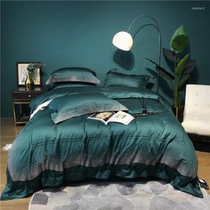 Set di biancheria da letto 2023 Vendita Set 1.8m Letto High-end 100-count di cotone a fibra lunga di lusso leggero 4 pezzi Nordic semplice ricamo trapunta copertura