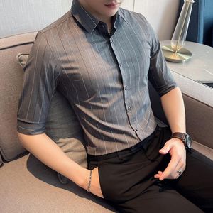 Męskie koszule Casual koszule Klasyczne pasiaste dla mężczyzn Summer Half Sleeve Slim Shirt Business Formal Dress Party Social Party Tuxedo's Blousemen's