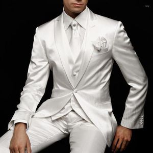 Мужские костюмы белые атласные мужские тонкие подходящие для свадебного жениха смокинга 3 шт.