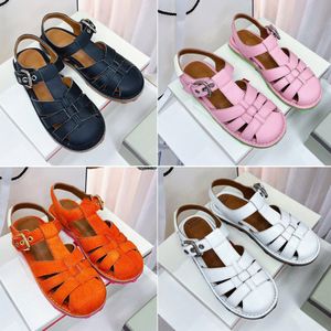 Designer Sandals Ladies Mode Classic Rom Flat Sandals Buckle Woven L￤der ih￥lig bekv￤m icke-halk Black White Pink Outdoor Casual Sports Beach Shoes 35-40