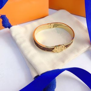 Europe America Fashion Style Bracelets Women Bangle Luxury Designer Jewelry Crystal 18K Gold Plated Stainless steel Lovers Gift Bangles Mens Bracelet