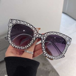 Óculos de sol Novos diamantes personalizados Diamantes decorados Olhos de gato de moldura cheia óculos de sol da moda moderna Tons femininos coloridos Marca Eyewear para senhoras G230214