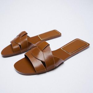 Slippers Tiaopilao Sandals Women 2023 Summer Summer Brand Leather Generation عالي الجودة مسطحة مصممة مصممة للأزياء السيدات