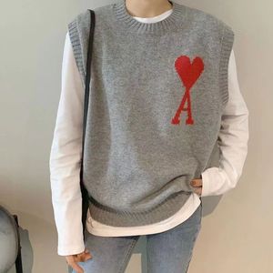 Kvinnors tröjor Spring amise 2024SS Crewneck älskar kvinnor tröja designer bekväm personlighet stickad pullover väst utanför sliten trend mode