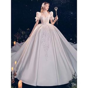 Halsband spetsbollklänning Bröllopsklänningar Applique Pärled Chapel Bridal Dress Modest Nyankomster Tulle Sop Sweep Train Plus Size Vestidos de Novia 403