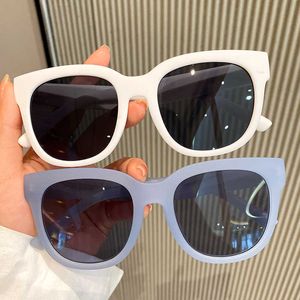 Óculos de sol redondo óculos de sol para mulheres grandes tonalidades femininas de luxo designer de luxo Retro UV400 Sun Glasses for Ladies G230214