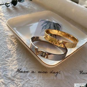 Bangle High Quality Titanium Steel Women Love Designer Bracelets Sier Rose Gold Bangles V Letter Color Narrow Bracelet Fashion Jewel Dhlfz