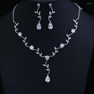 Orecchini di collana set di lusso bianco a forma di zirconia cubica a forma da sposa set di zirconia per donne